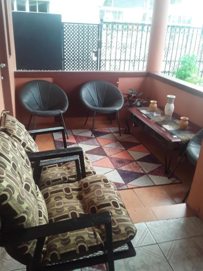Derick'S Inn Piarco Exterior photo